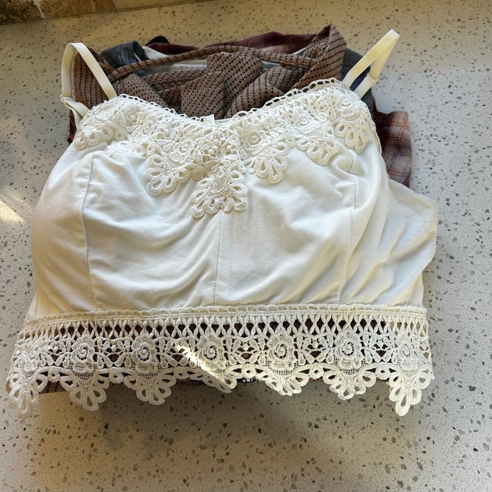 Women's Large-XL Bundle of 6 Tops